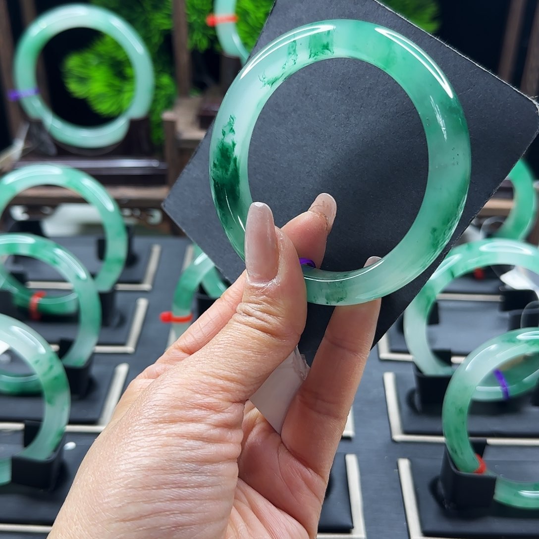 石英质玉手镯未镶嵌第****度