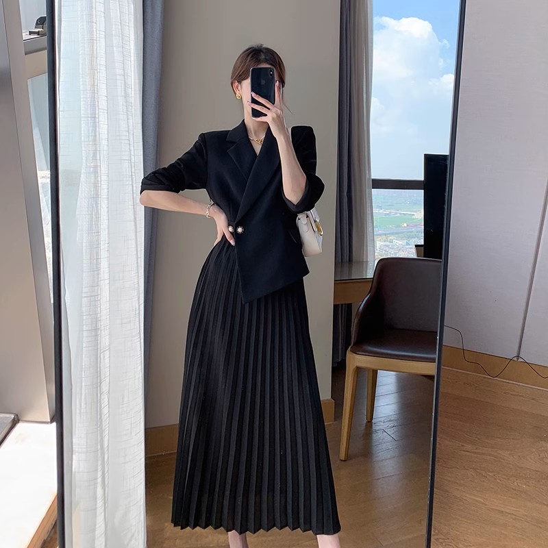 胖mm黑色连衣裙女2025秋新款大码西装领收腰显瘦气质假两件百褶裙
