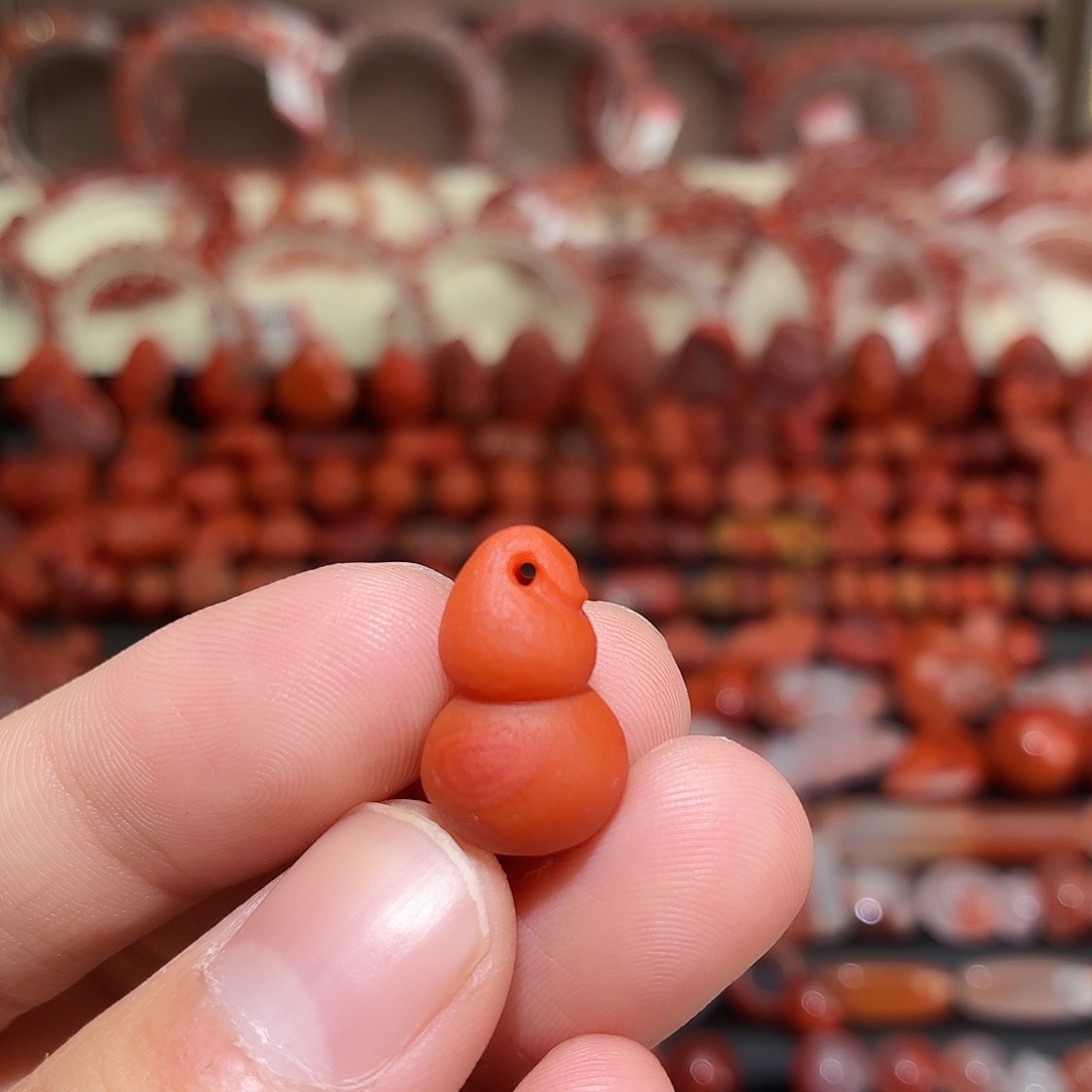 南红玛瑙未镶嵌颈饰葫芦1