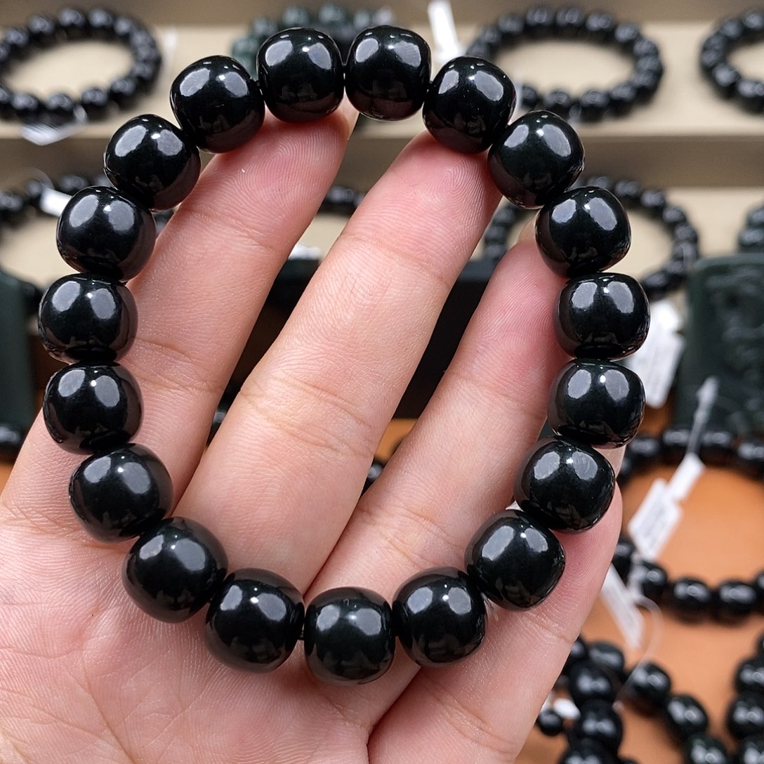 用***8和田玉未镶嵌手串