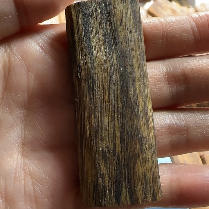 沉香碎屑沉香海南老白棋素牌8.3克