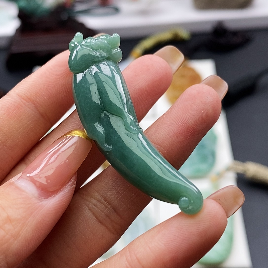 翡翠颈饰未镶嵌翡翠