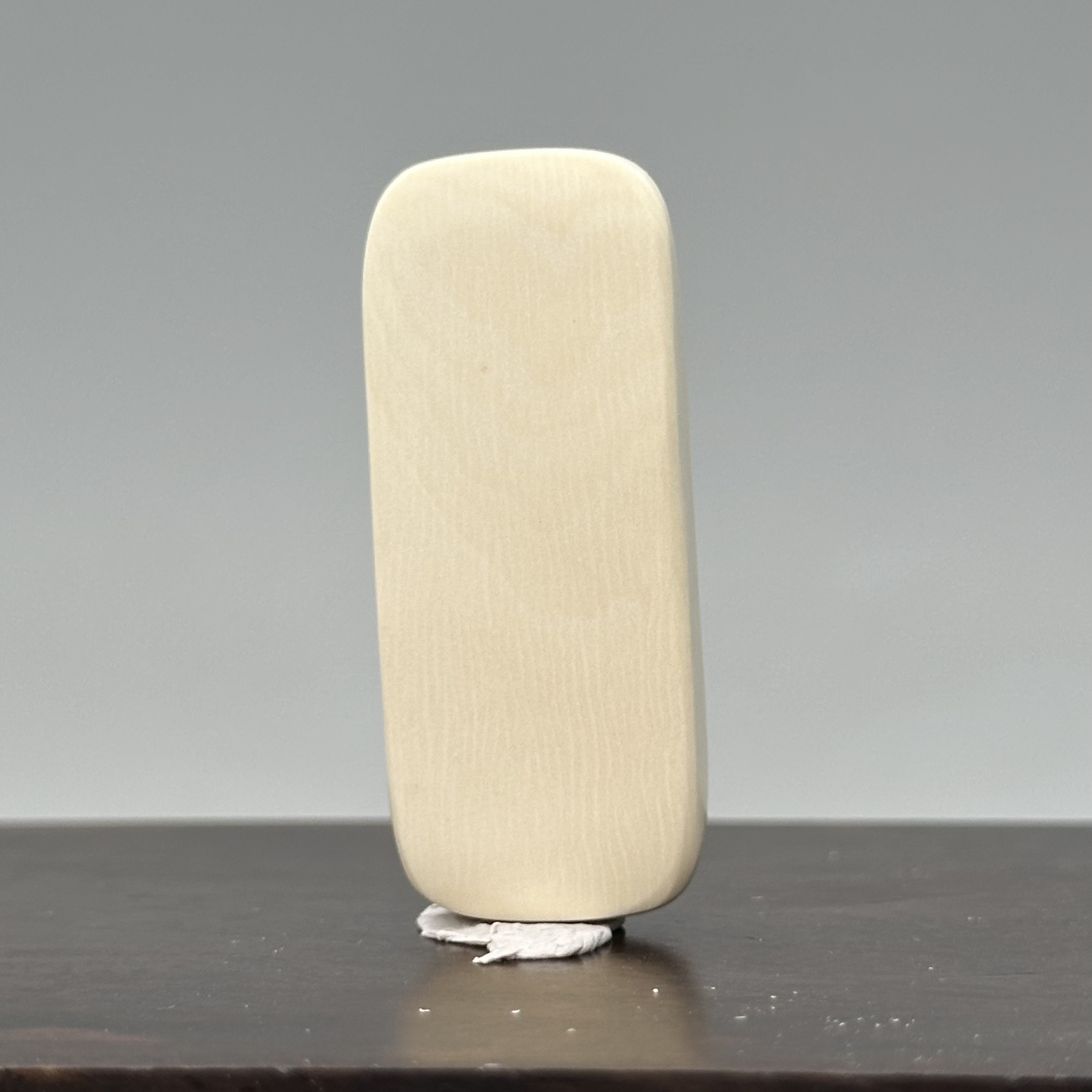 DEZHI/德志42*17*5mm5.3g无事牌天然猛犸牙K937（打孔吊坠绳）