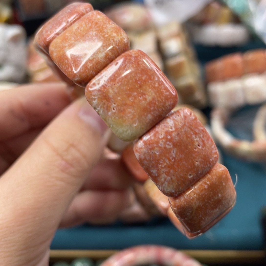 未镶嵌手镯硅化玉