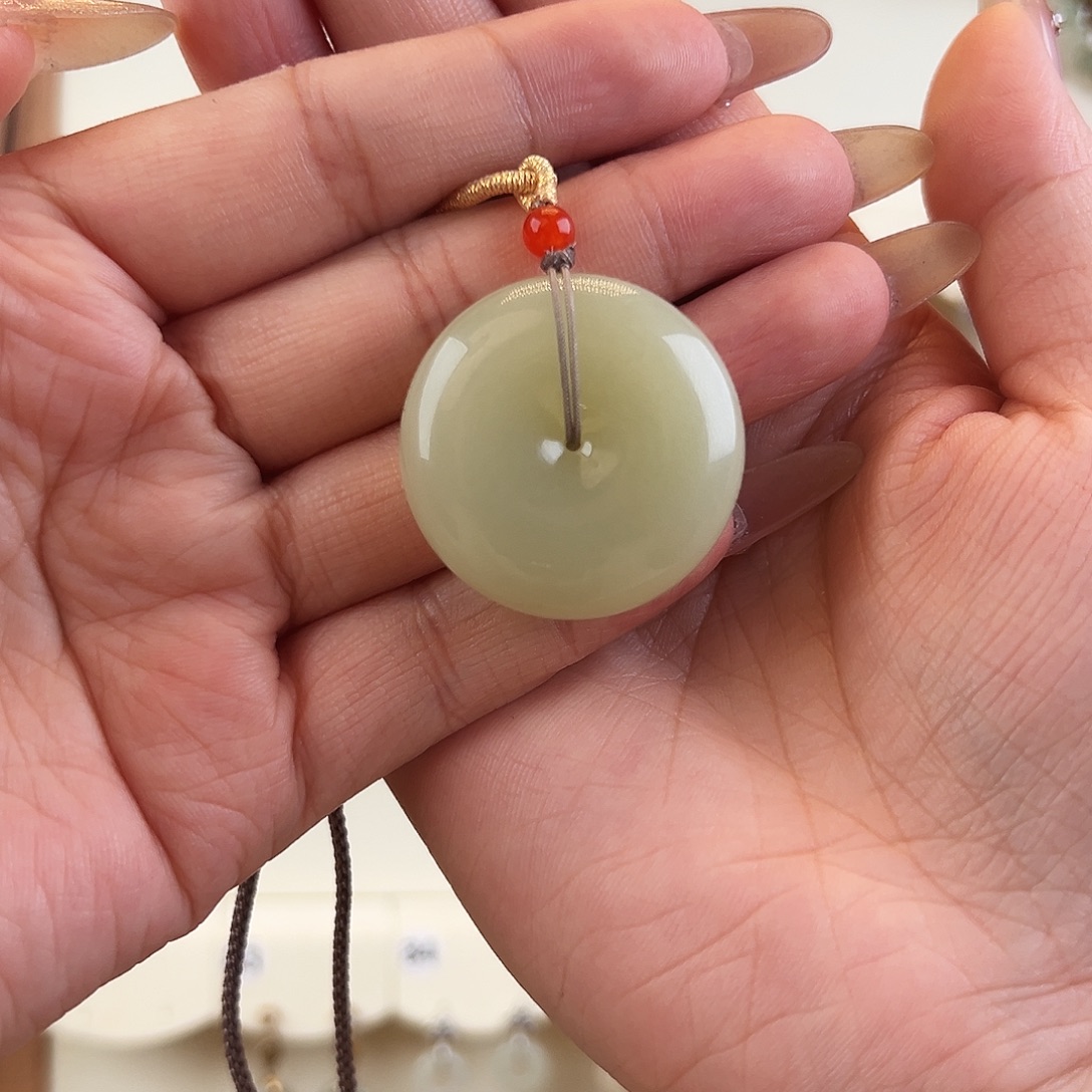妙***琳和田玉未镶嵌吊坠(赠链)