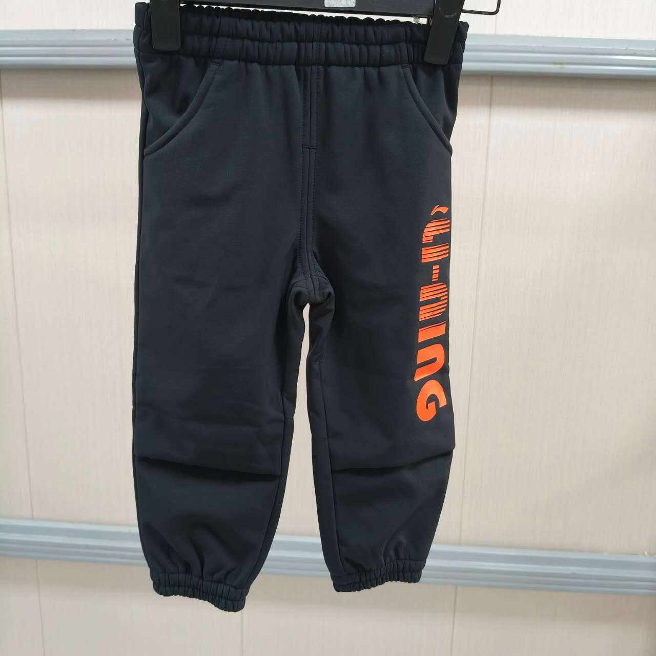 《B品以直播展示为准》李宁时尚生活系列童装运动长裤男款  YYKQ059