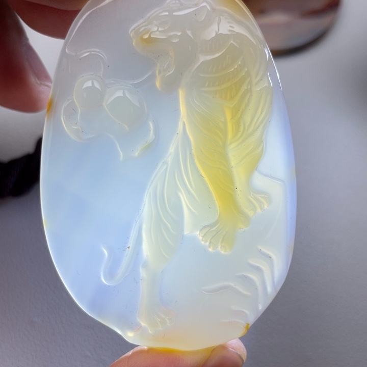 玛瑙/玉髓颈饰未镶嵌雨***虹