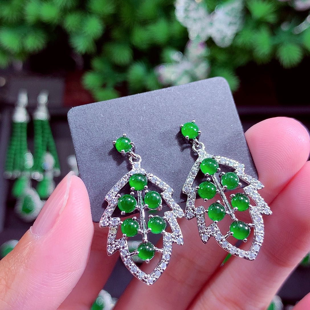 颈饰未镶嵌翡翠天然