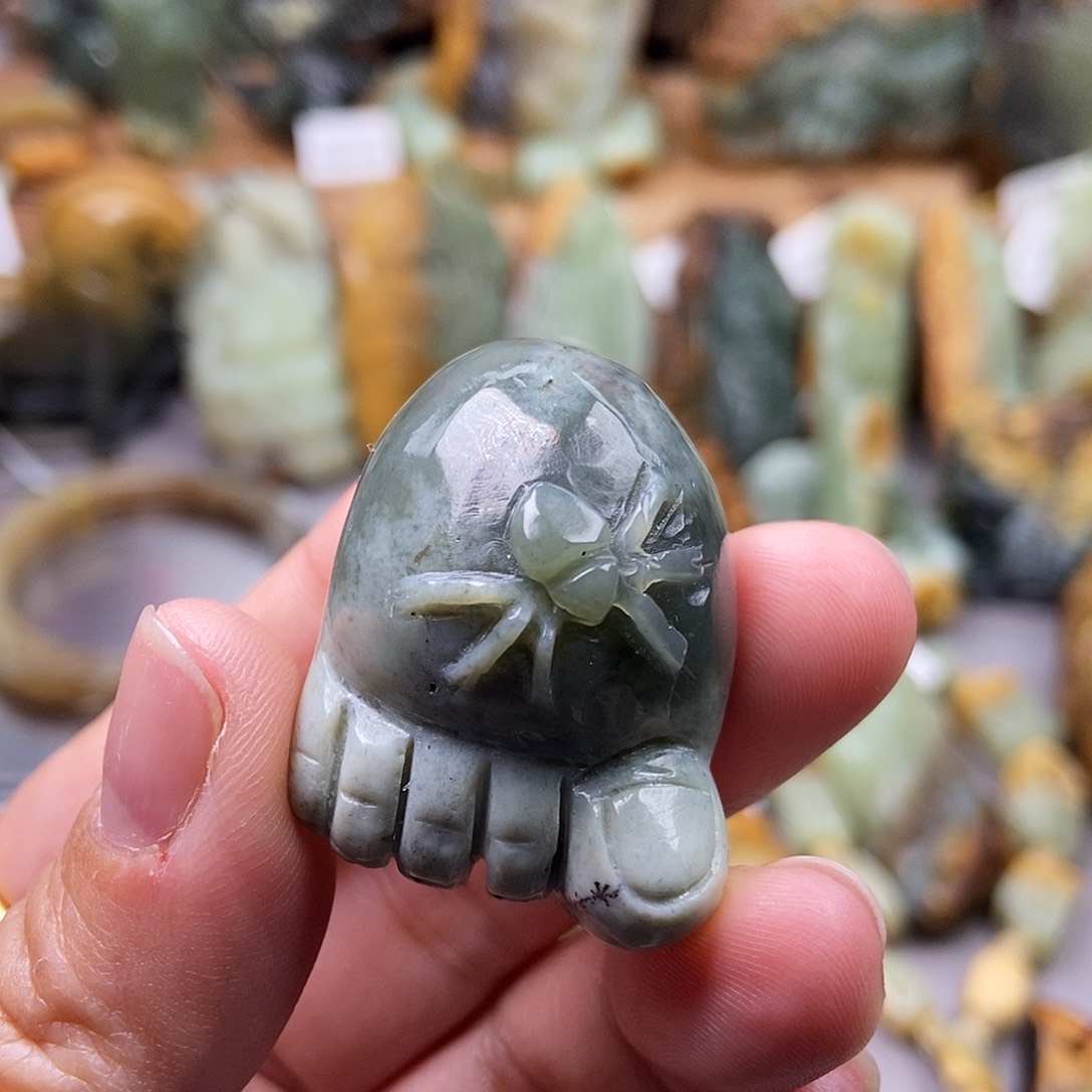 岫岩河磨玉（透闪石质玉）挂坠未镶嵌