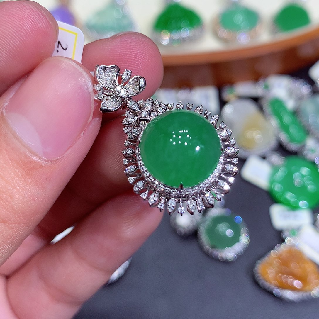 翡翠吊坠(不含链)18K金镶嵌