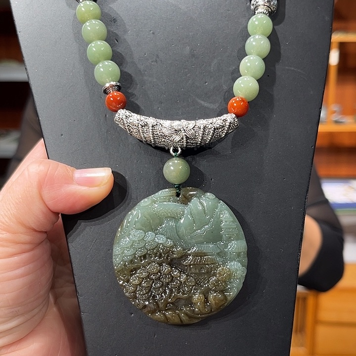 颈饰未镶嵌和田玉（糖玉）