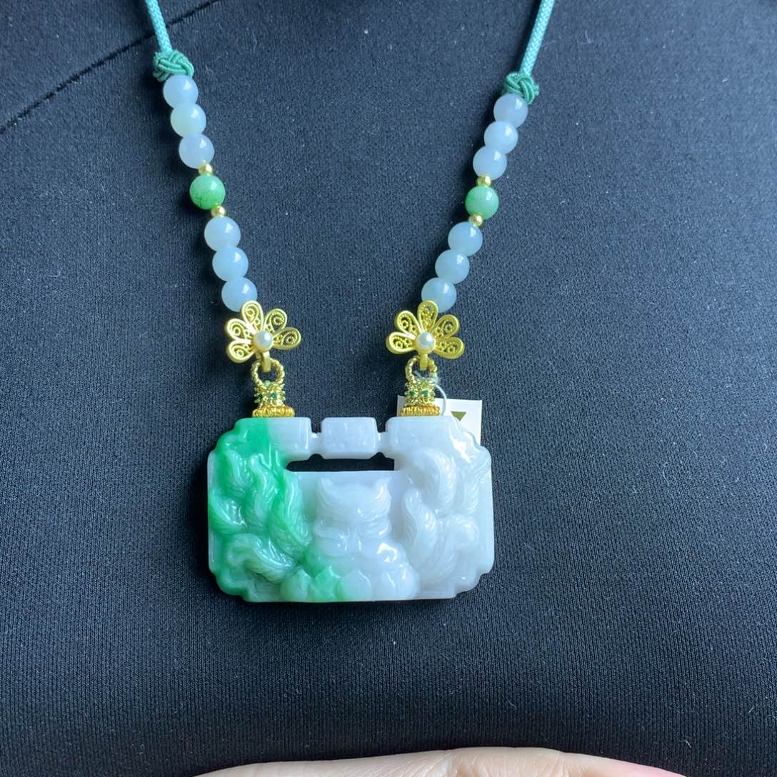 翡翠颈饰未镶嵌翡翠