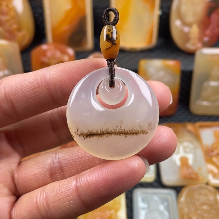 石英质玉（黄龙玉）颈饰未镶嵌