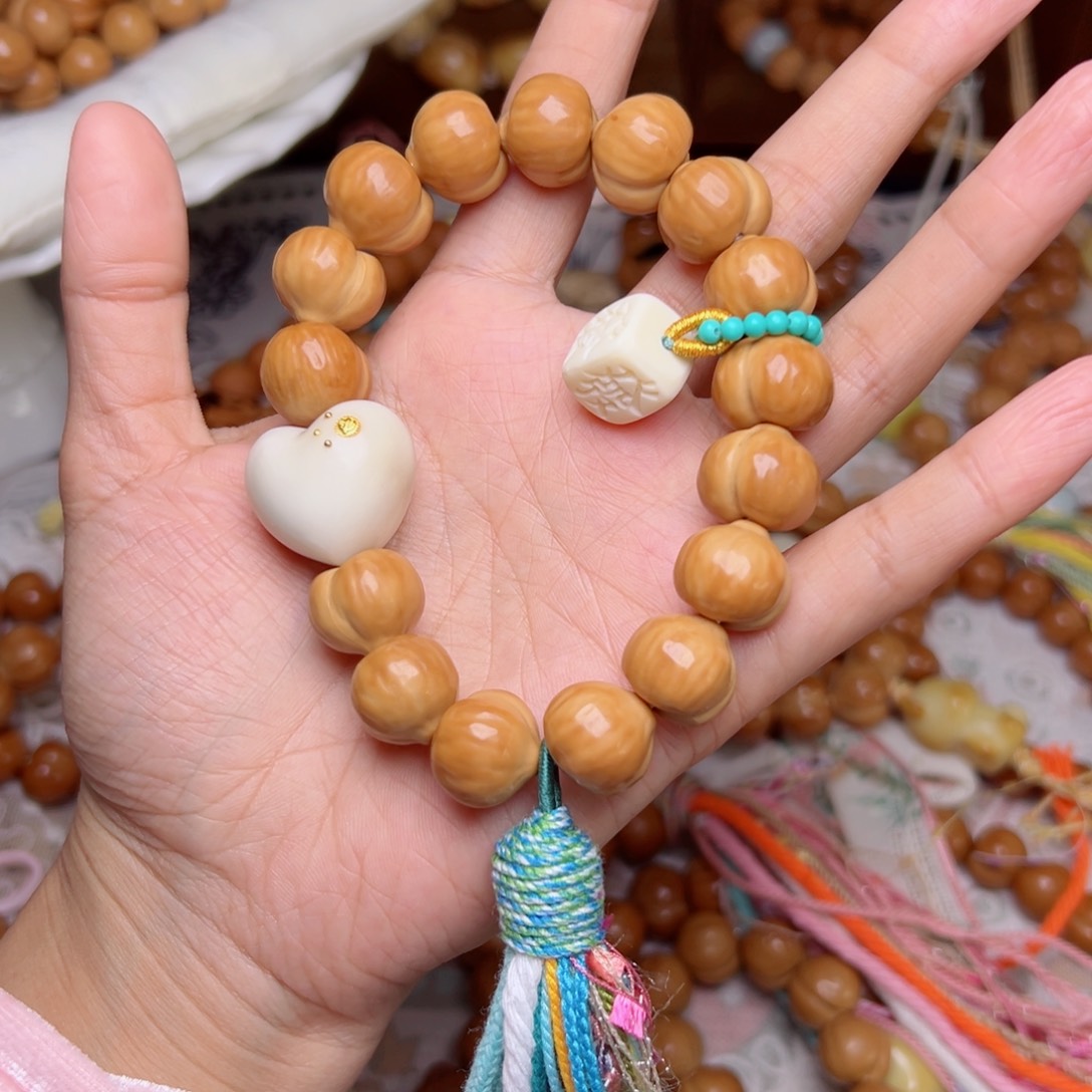 猴头核桃吊坠屁桃手持