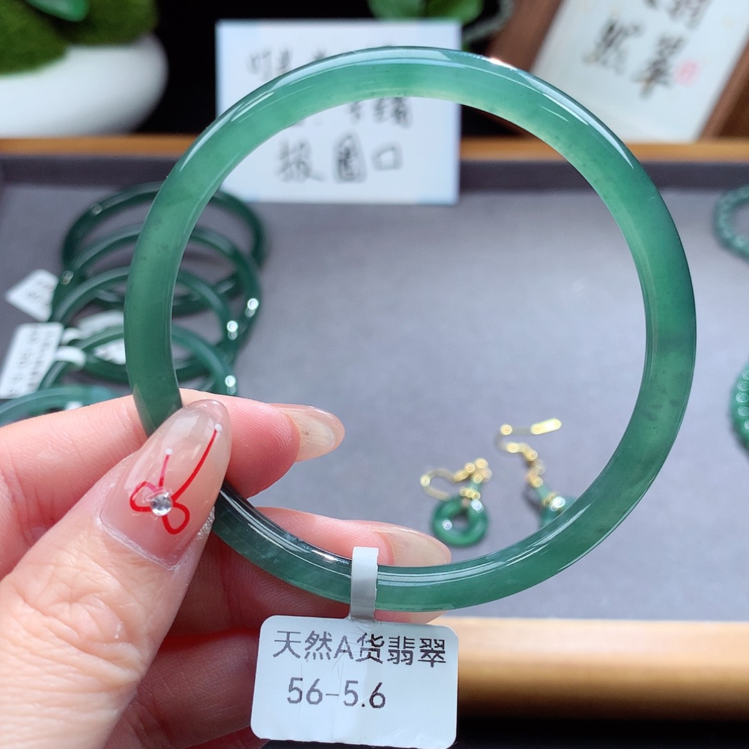 翡翠手镯（圆镯）未镶嵌