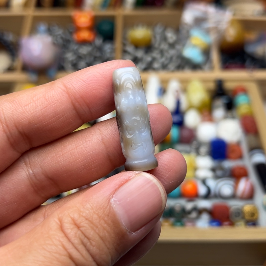 玛瑙/玉髓31mm台珠改大黑天未镶嵌