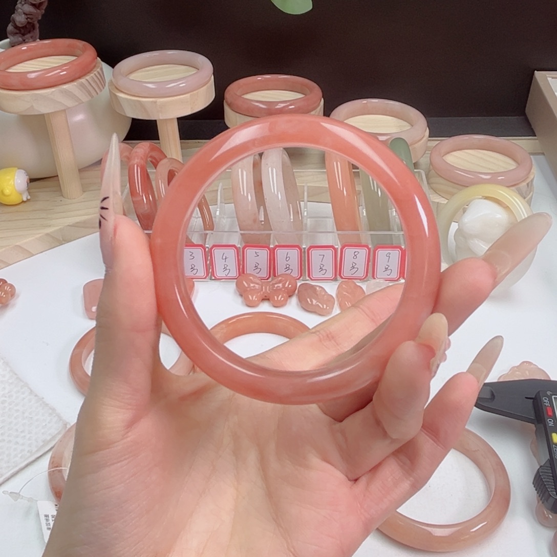 …***垚石英质玉未镶嵌手镯