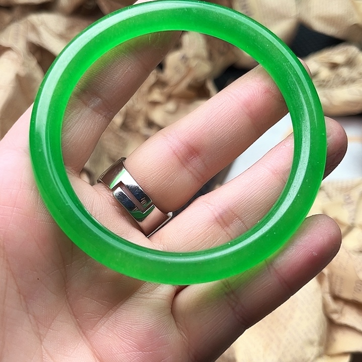 翡翠颈饰未镶嵌啊啊