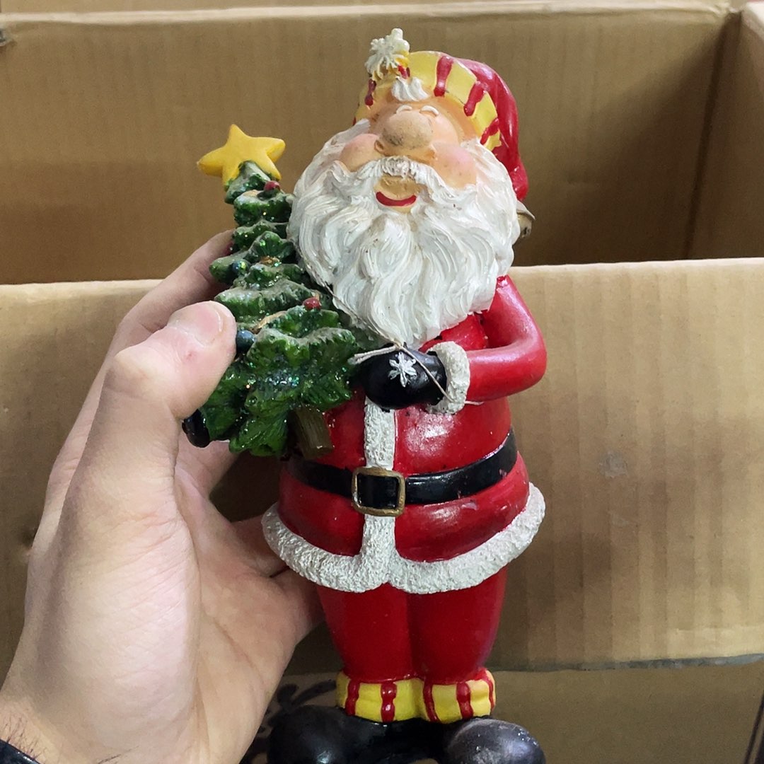 摆件      微瑕。