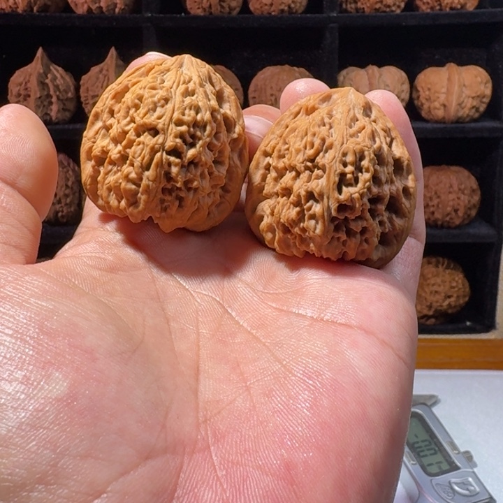 小***圆吊坠文玩核桃南疆石，有修