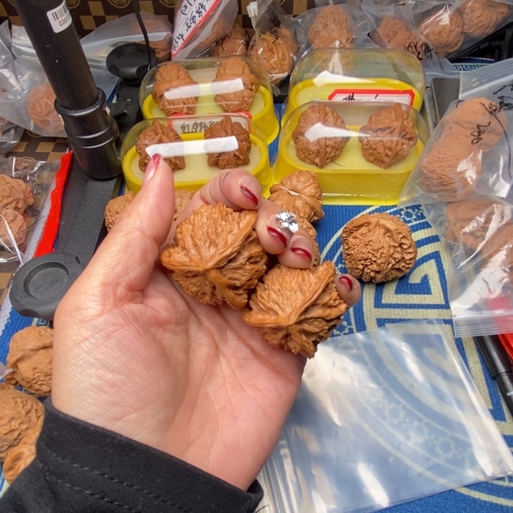 斗***坊吊坠桃核三棱核桃