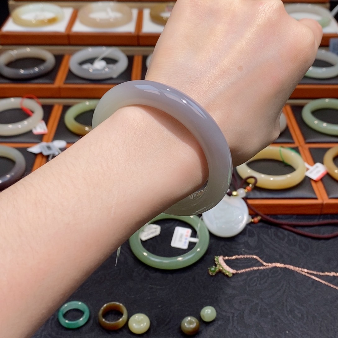 和田玉手镯未镶嵌芋泥紫