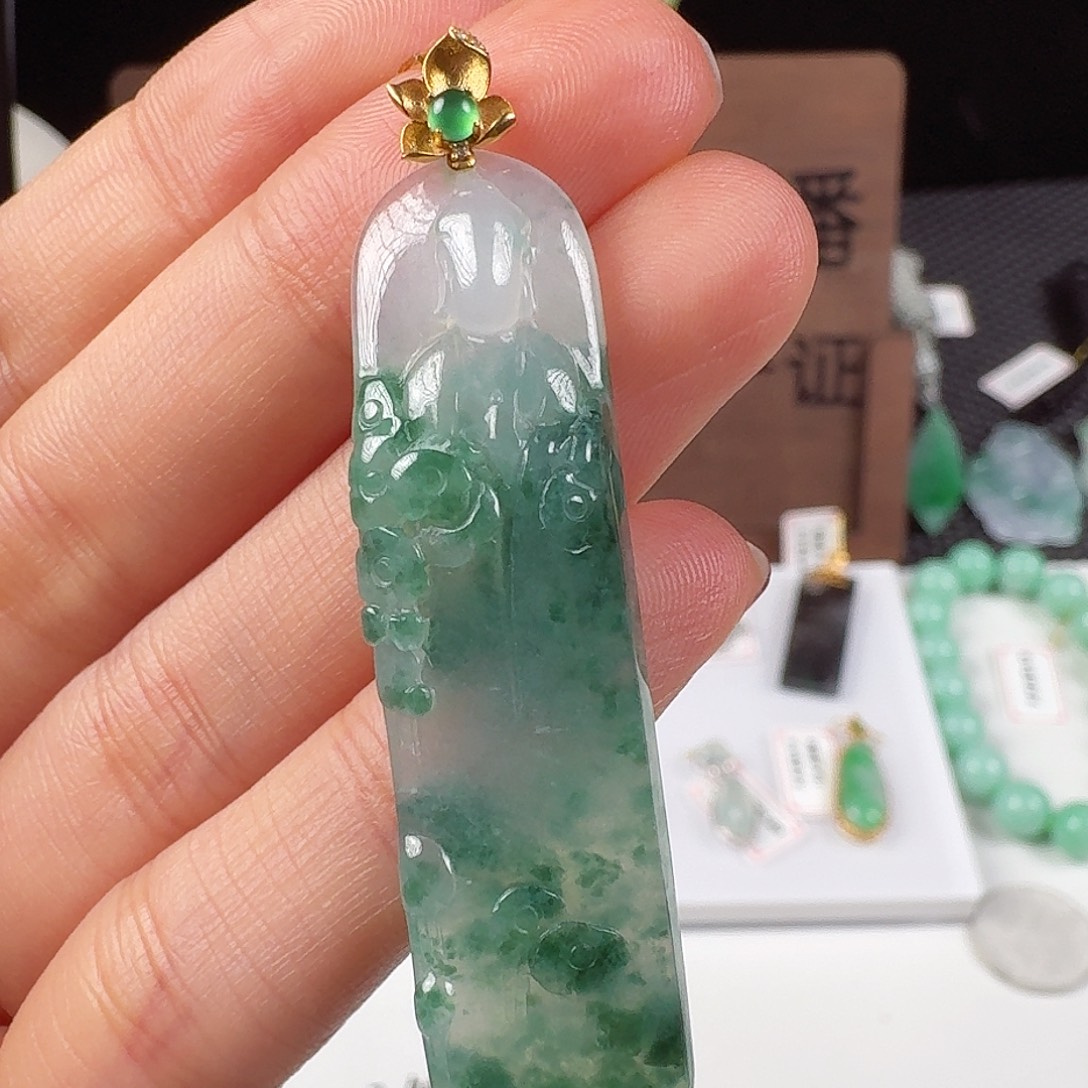 翡翠18K金镶嵌颈饰