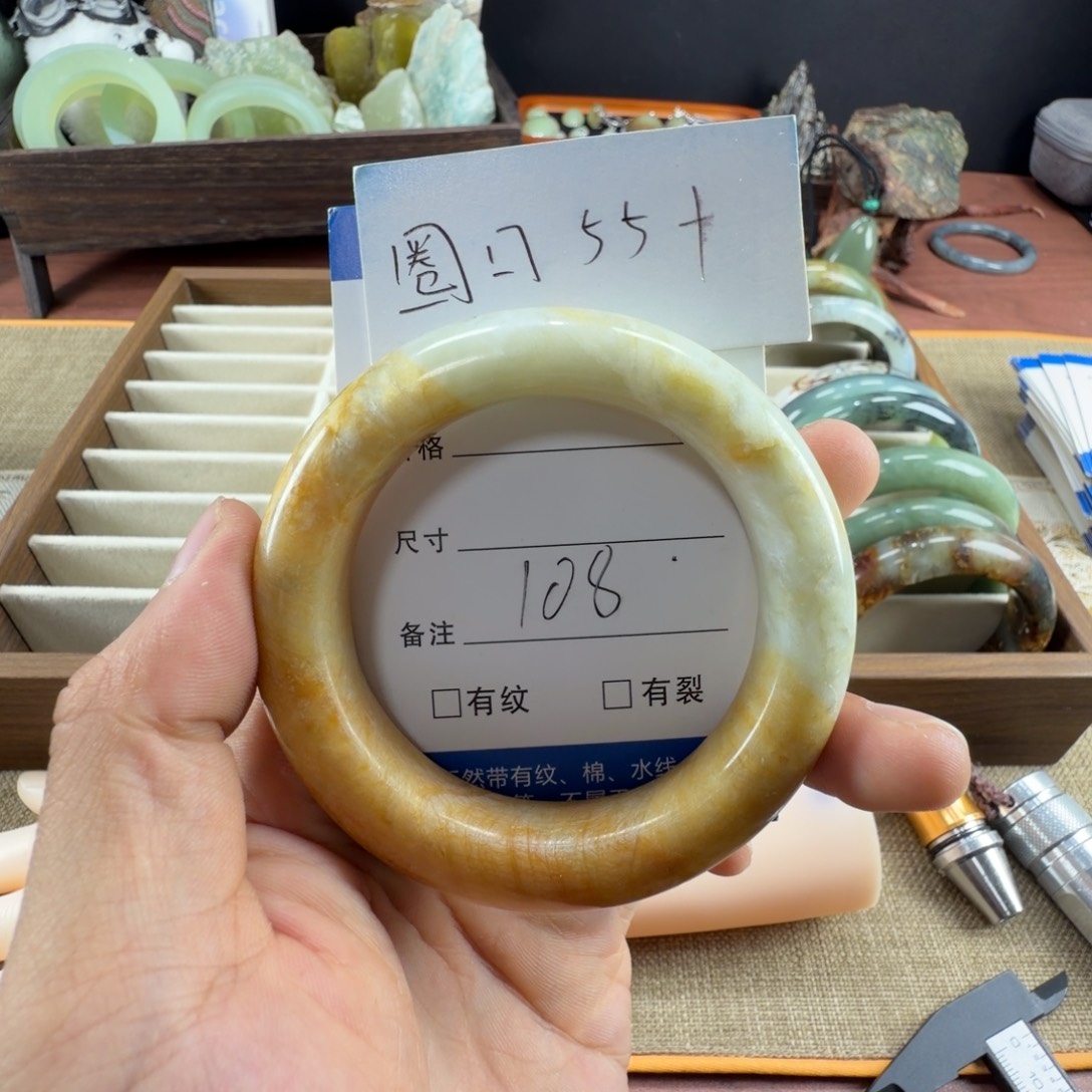 蛇纹石玉未镶嵌手镯