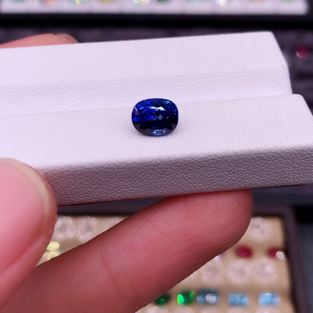 蓝宝石裸石未镶嵌