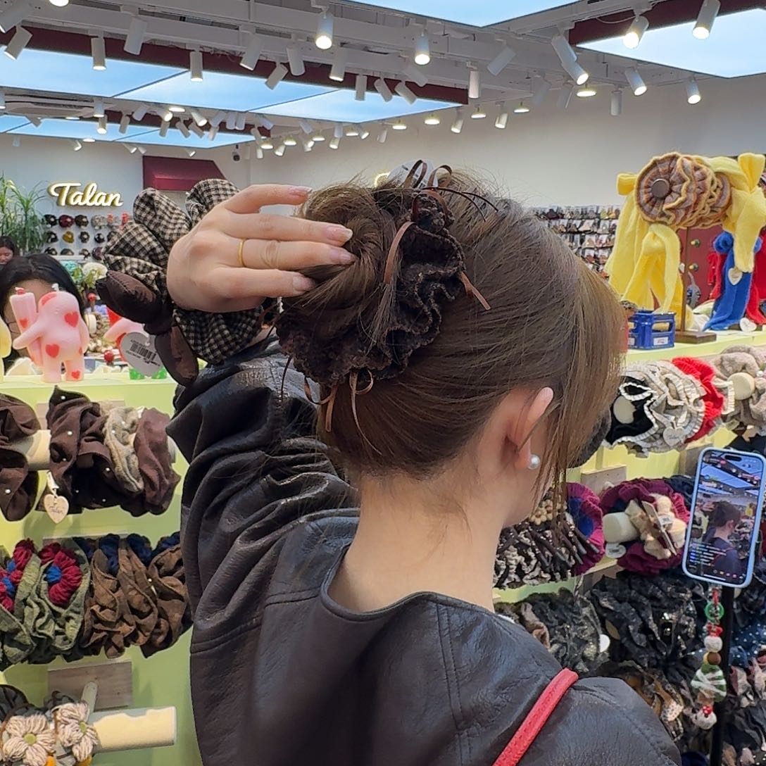 布艺非金属咖色发圈蝴蝶结