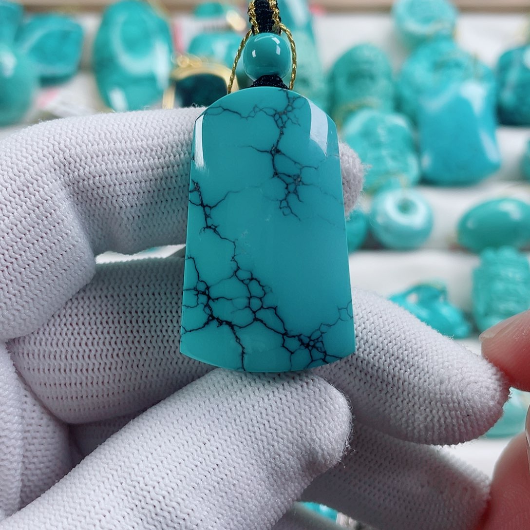 绿松石颈饰未镶嵌