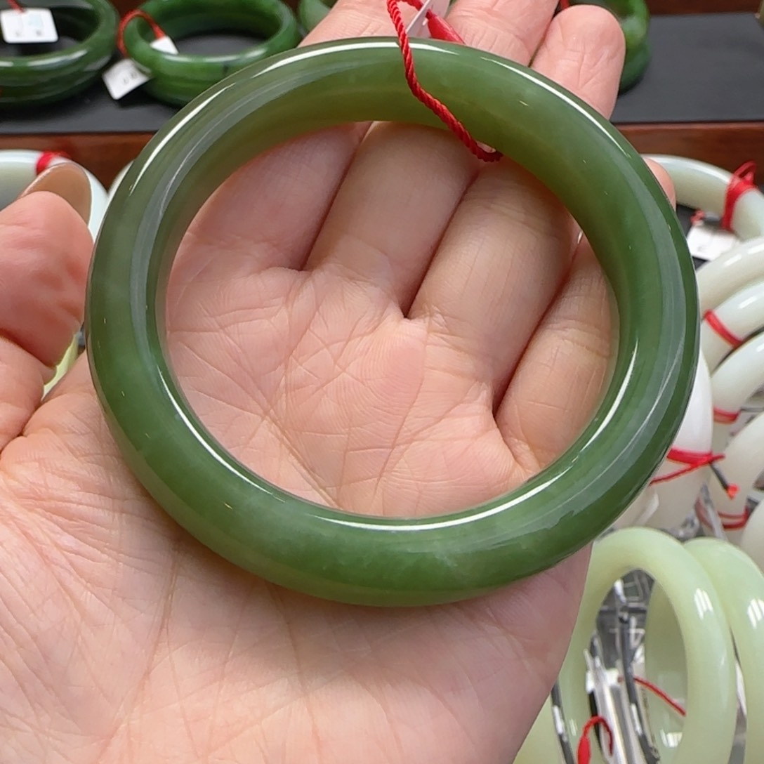 和田玉未镶嵌手镯