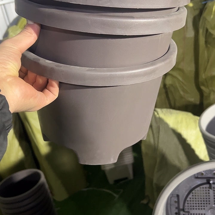 微瑕咖色圆盆26外径19高3个盆