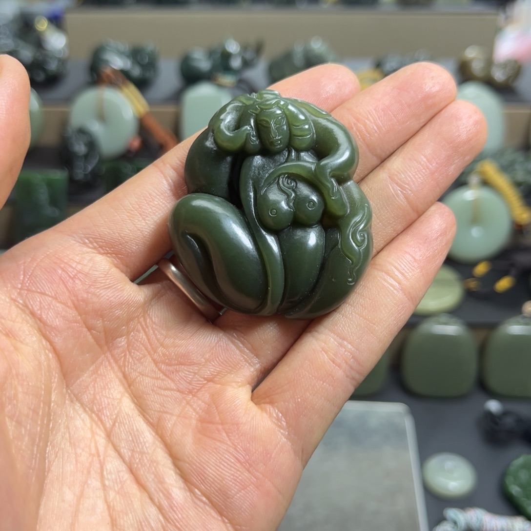 和田玉未镶嵌颈饰