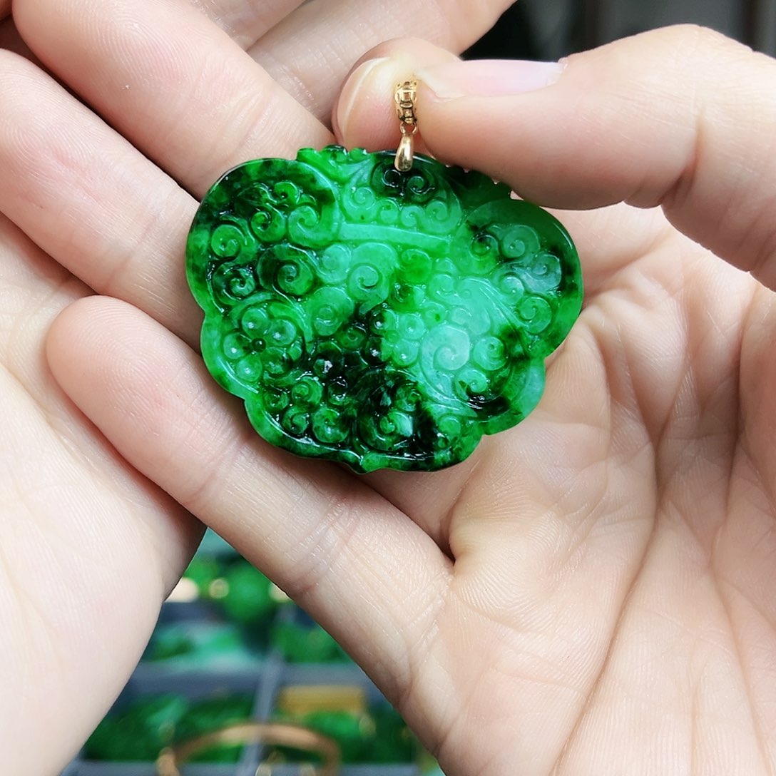 翡翠颈饰18K金镶嵌吊坠