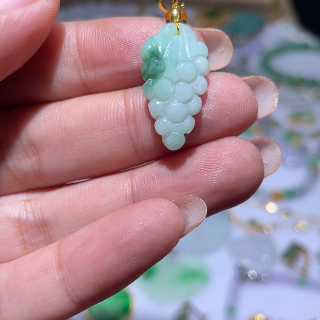 翡翠14K金镶嵌颈饰