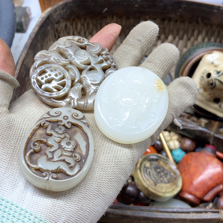 半***瓷琉璃手工艺品它在一座充满活力地生长在