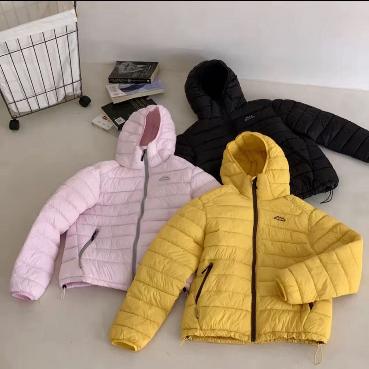 超好看的排骨棉服连帽女士短款休闲棉衣女厚款外套保暖纯色冬季