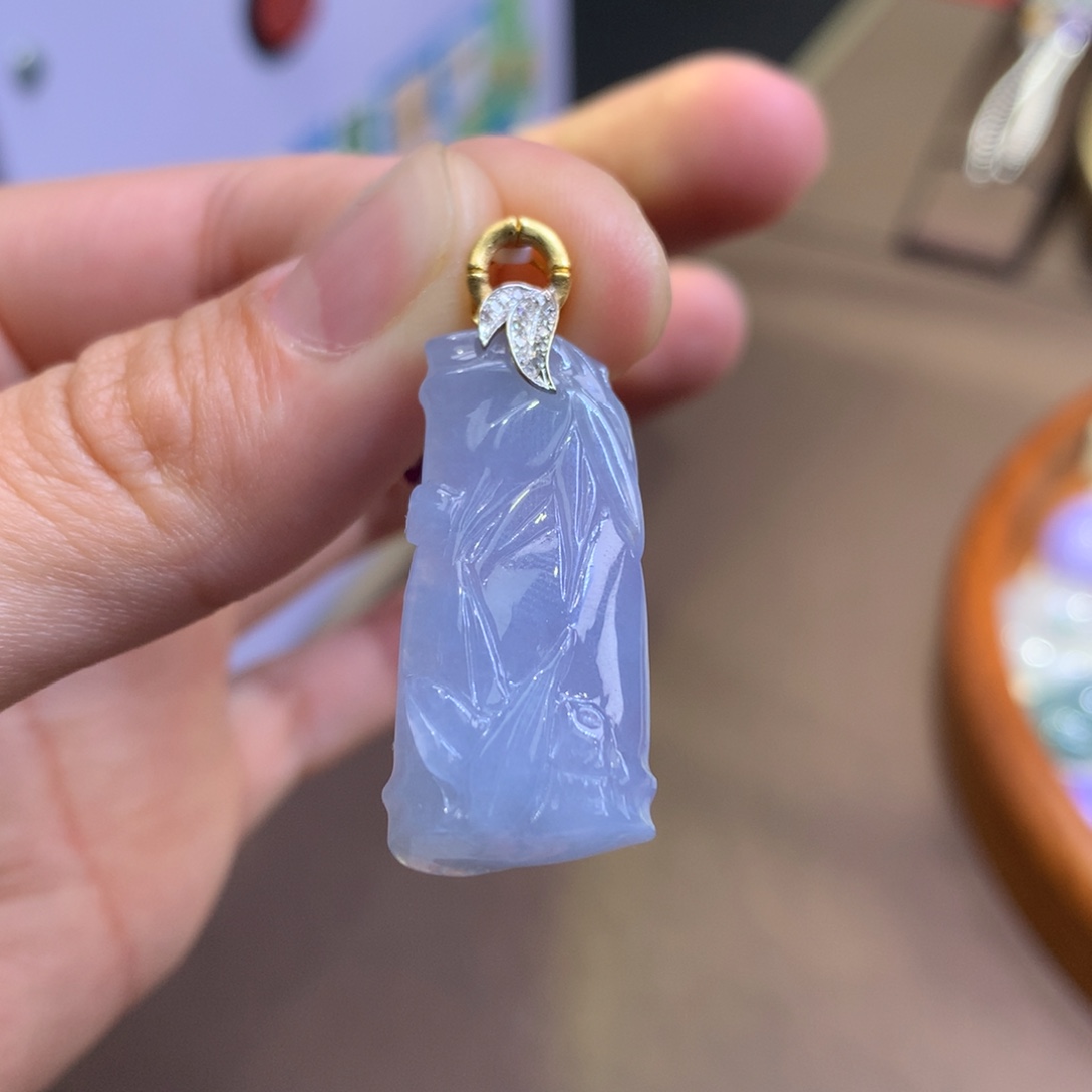 翡翠18K金镶嵌颈饰翡翠