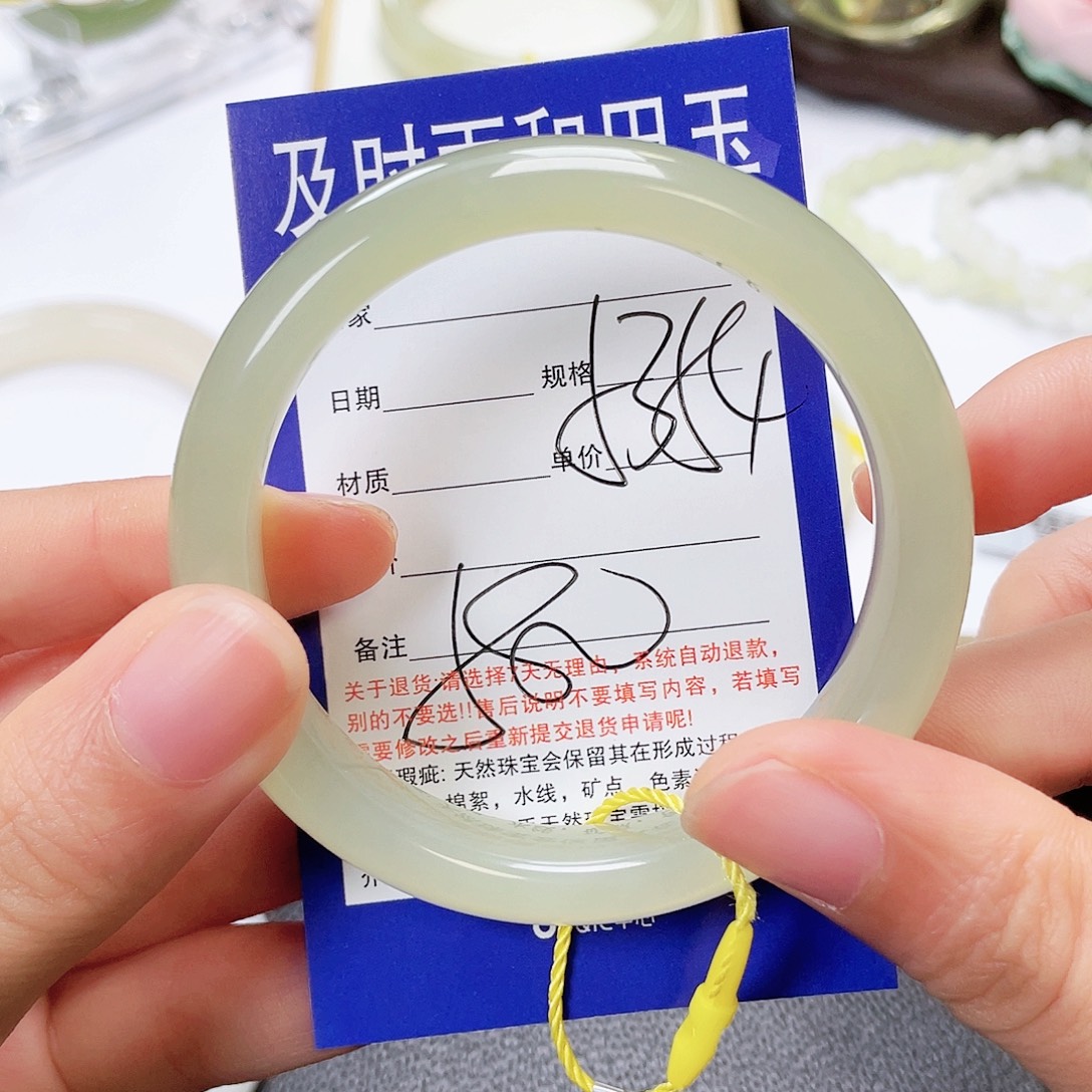 和田玉未镶嵌手镯