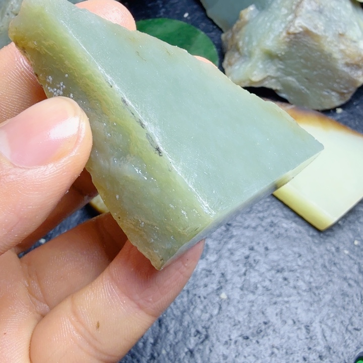 和田玉（糖玉）未镶嵌珠宝奇石