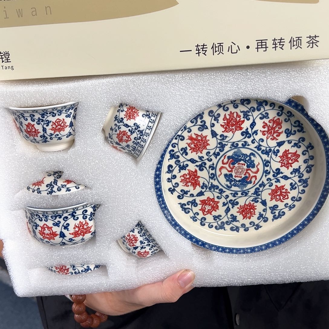 盖碗很漂亮，非常喜欢