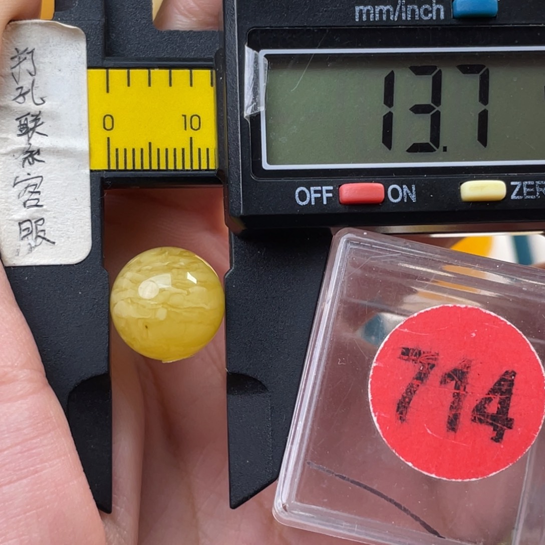 蜜蜡未镶嵌珠宝奇石瑕疵