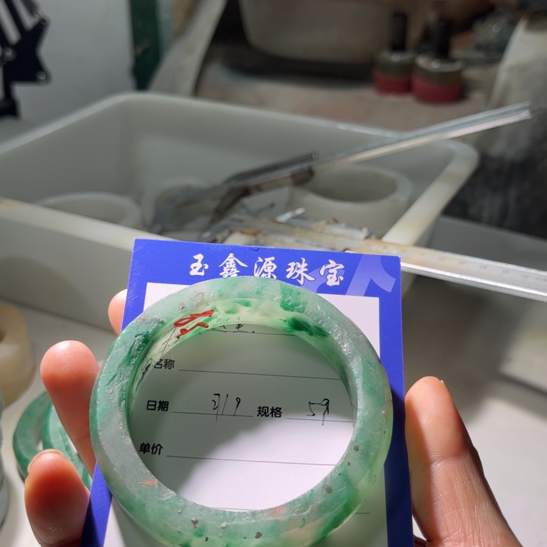 *****石英质玉未镶嵌手镯定制