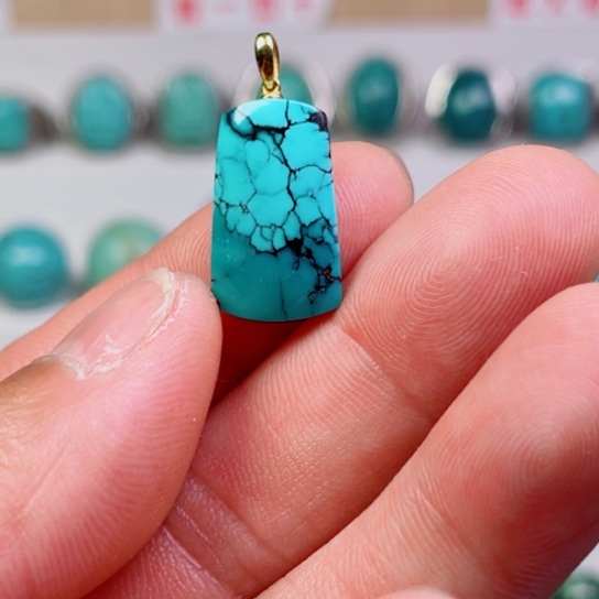 18K金镶嵌绿松石珠宝奇石