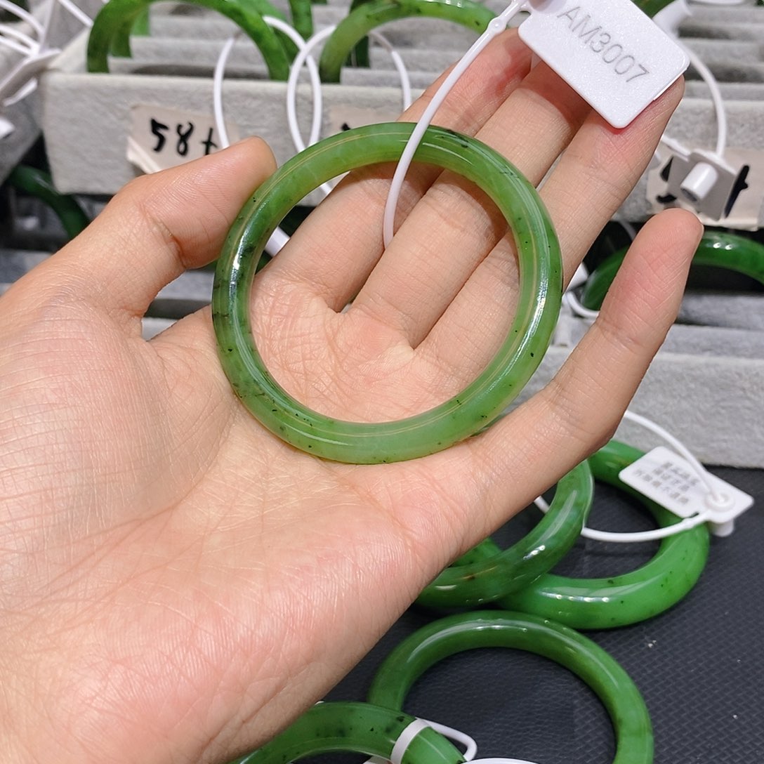 和田玉（碧玉）未镶嵌手镯