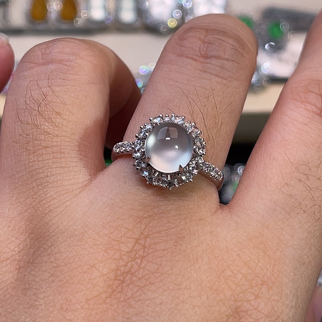 翡翠18K金镶嵌戒指玻璃种冰蛋