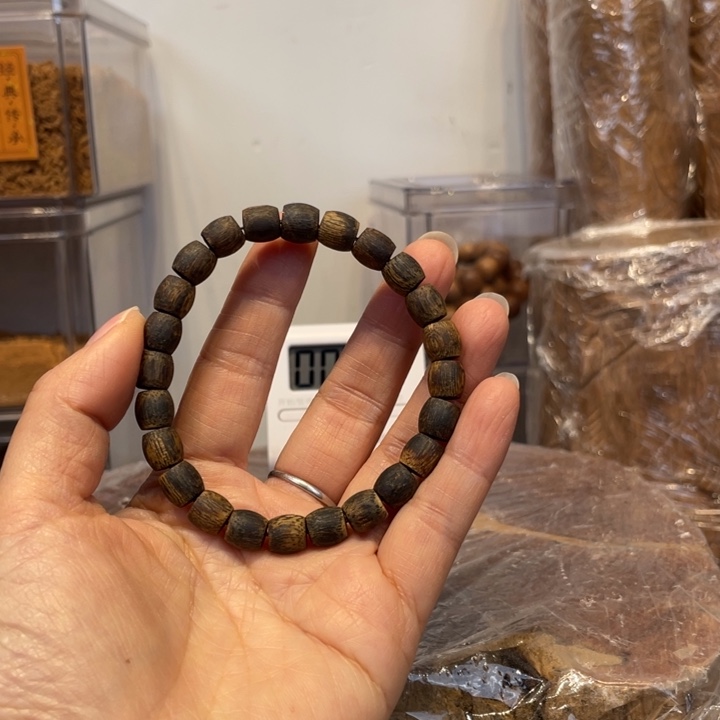 沉香手串财****）沉香0.8单圈