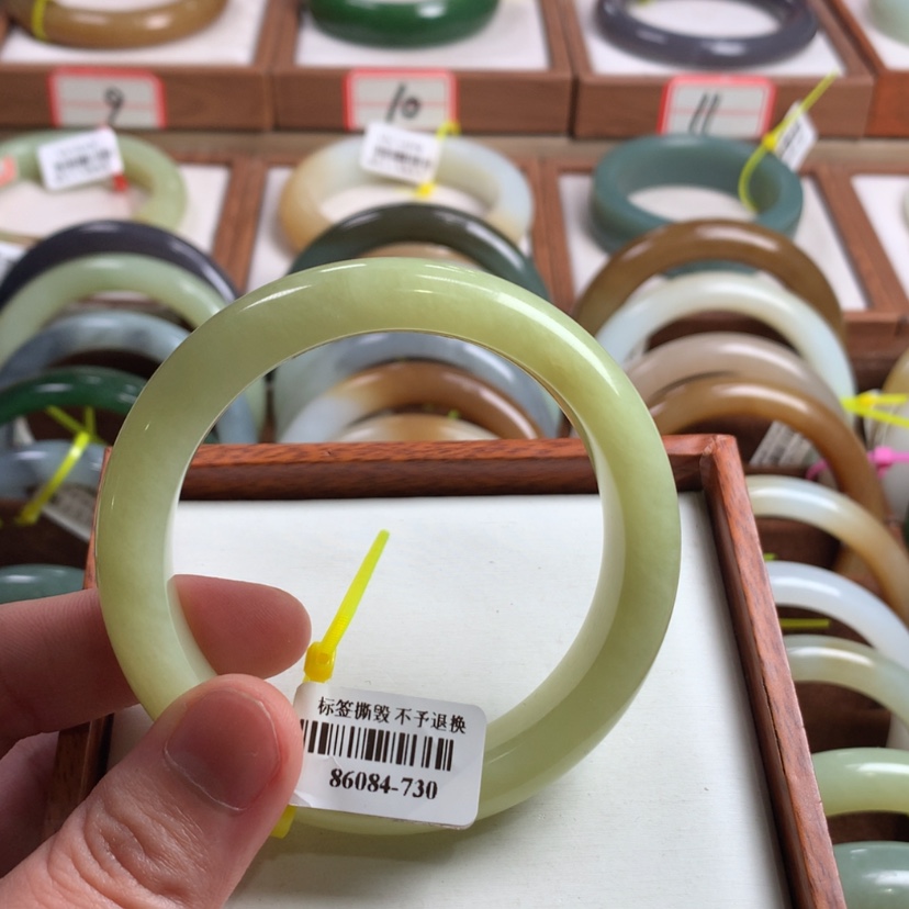 【闪购商品】和田玉手镯未镶嵌56