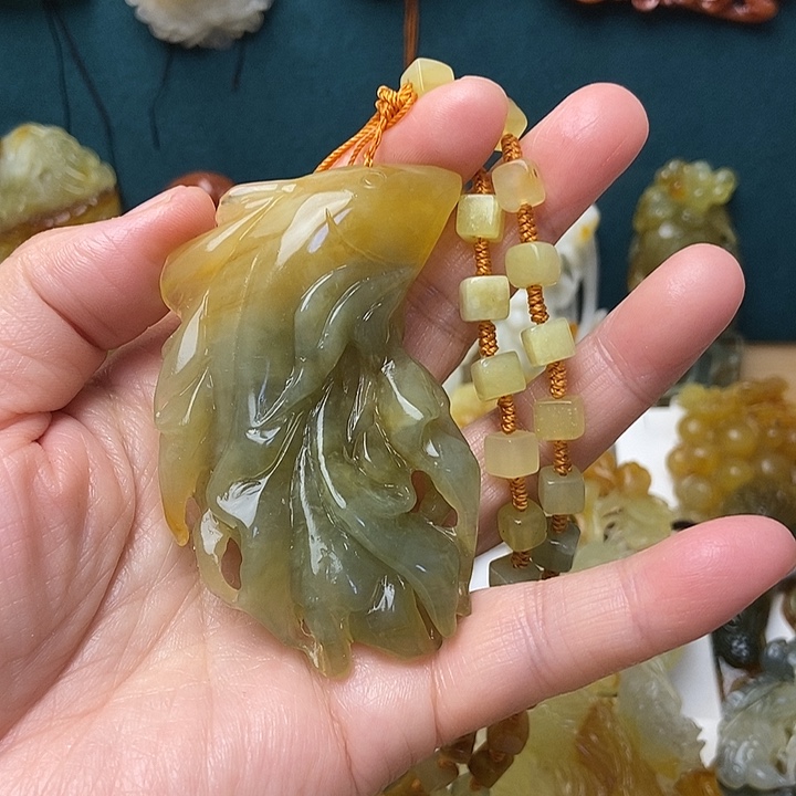 蛇纹石玉合金颈饰